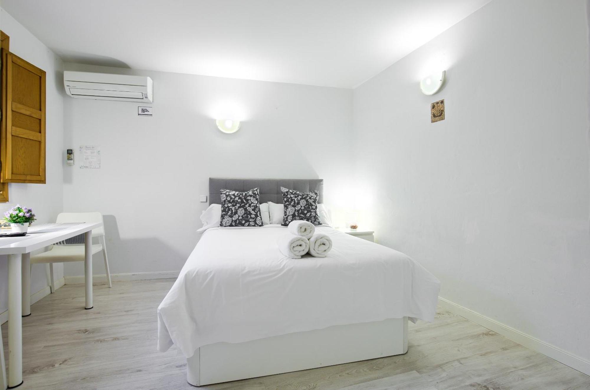 Apartamentos Ryc الكالا ذي إِناريس المظهر الخارجي الصورة